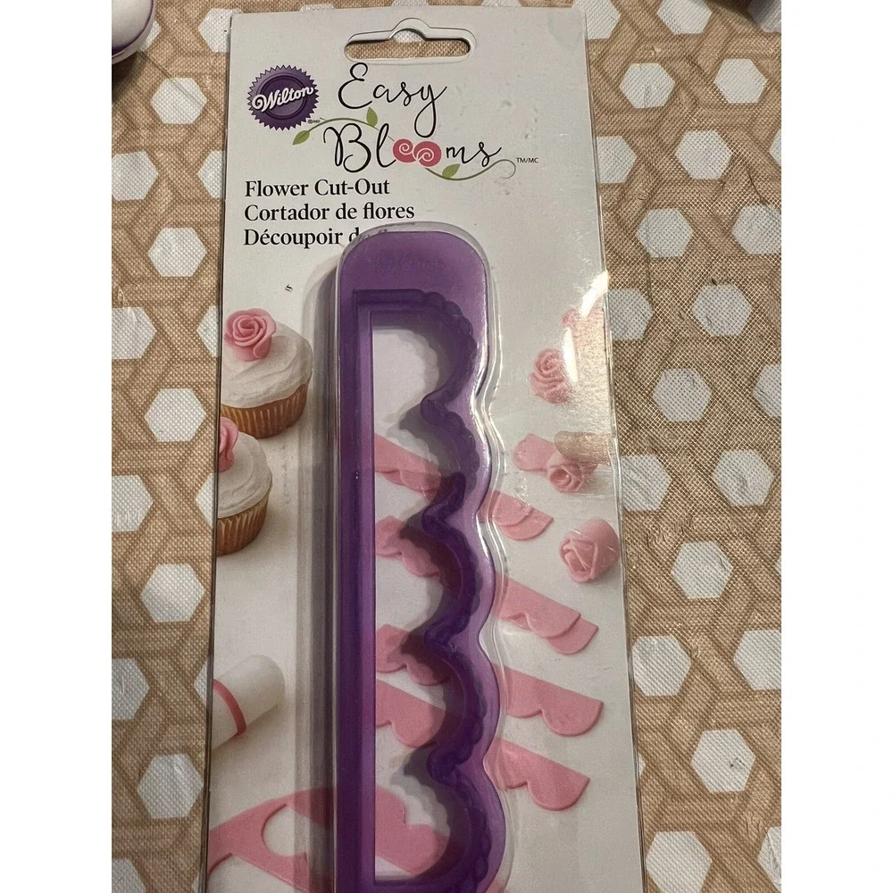 Wilton EASY BLOOMS FLOWER‎ & BORDERS CUT-OUT Plastic Rose